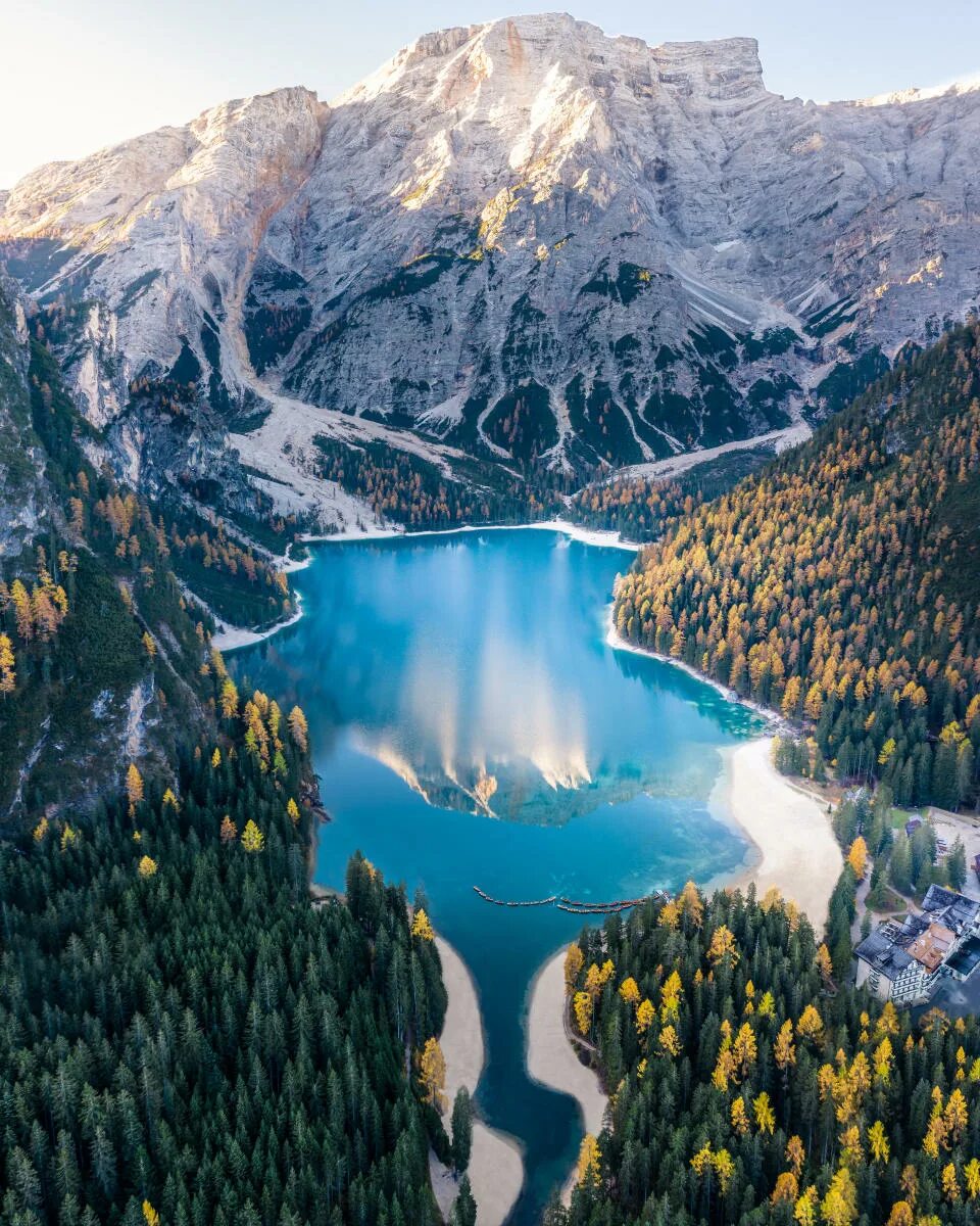 Агачаул горы. Озеро брайес италия фото. Озеро доломит. Озеро доломит. Лаго ди карецца сказочное озеро.
