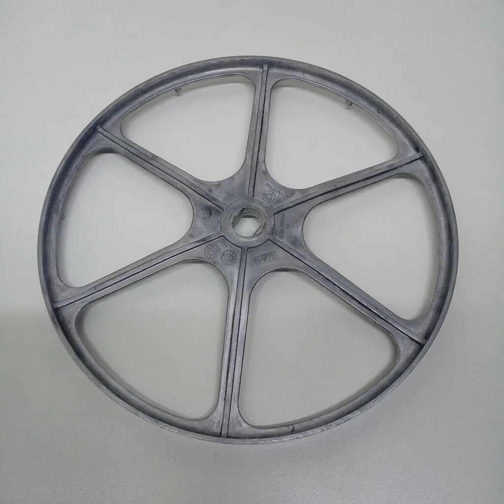 Шкив стиральной машины. Шкив на стиральную машину индезит. Шкив для стиральной машины ф700мм. Шкив стиральной машинки хотпоинт аристон. Шкив барабана стиральной машины lg.