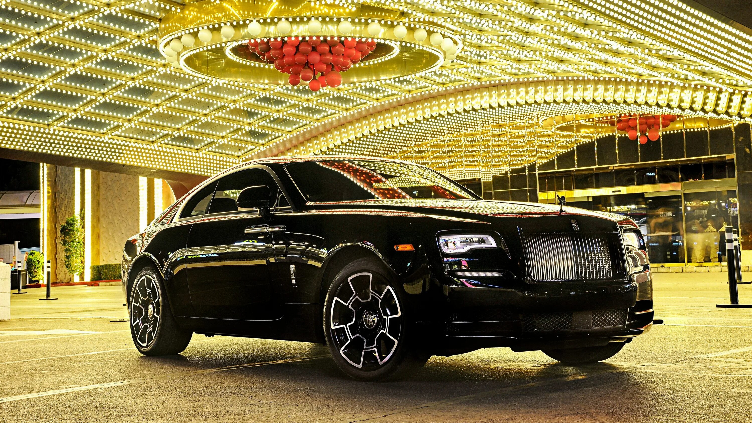 Luxury перевод на русский. Автомобили Rolls-Royce Wraith. Роллс Ройс врайт. Роллс Ройс Wraith 2022. Rolls Royce Wraith Black badge.