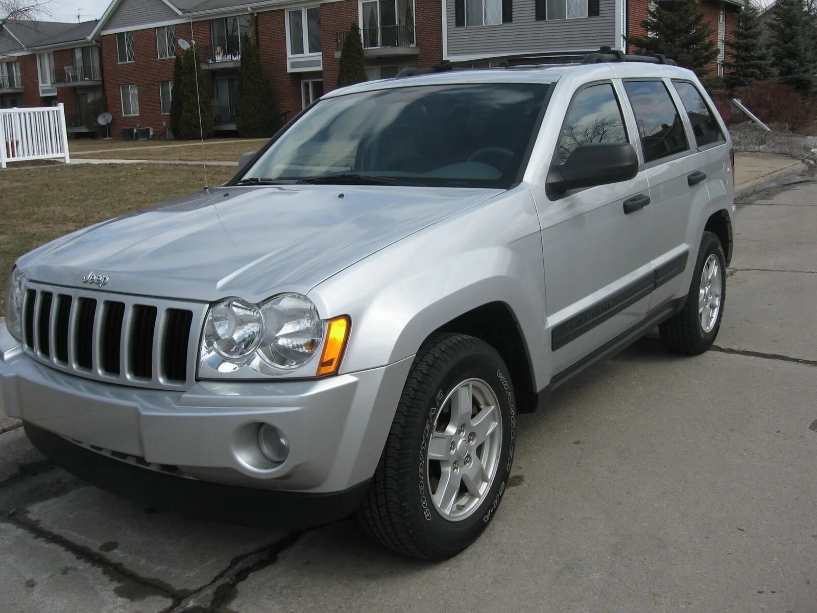 Куплю гранд чероки б у. Jeep Grand Cherokee Laredo 2005. Jeep Grand Cherokee 2005г. Grand Cherokee 2005. Джип Гранд Чероки, 2005 г.в.,.