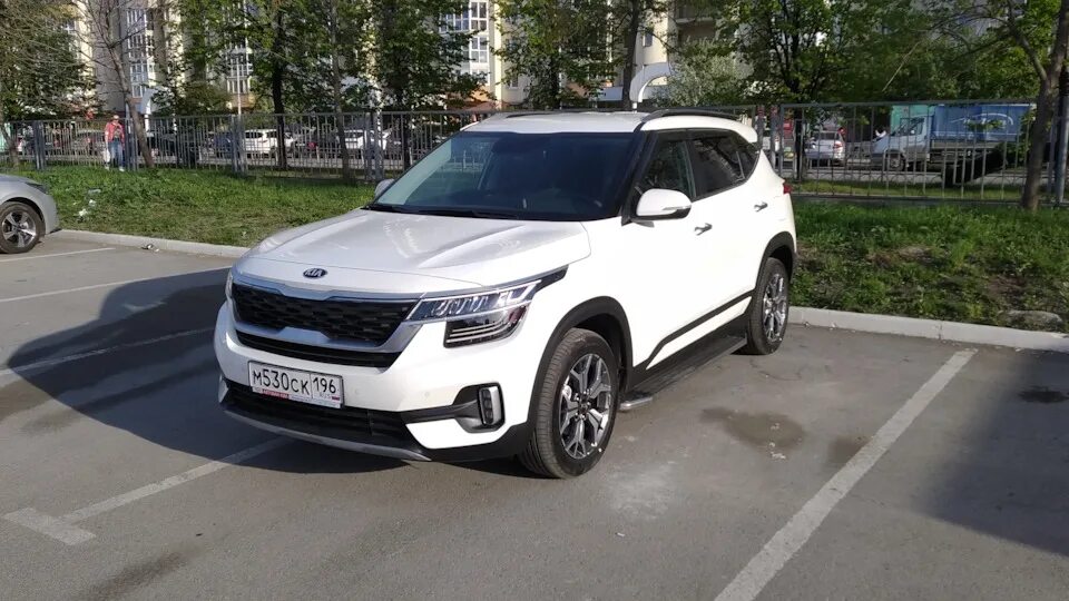 Купить б/у Kia Seltos I 2.0 CVT (149 л.с.) бензин вариатор в Тюмени: белый Киа С