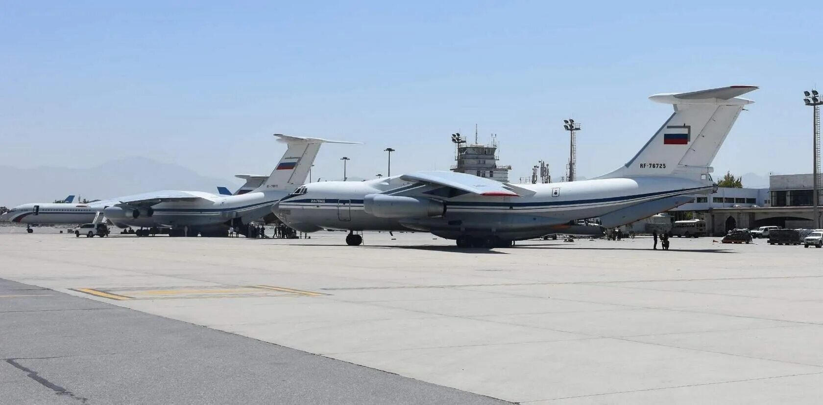 Самолет 4 россии. Ил-76 в Кабуле 2021. Кабул самолет. Самолеты Минобороны РФ.