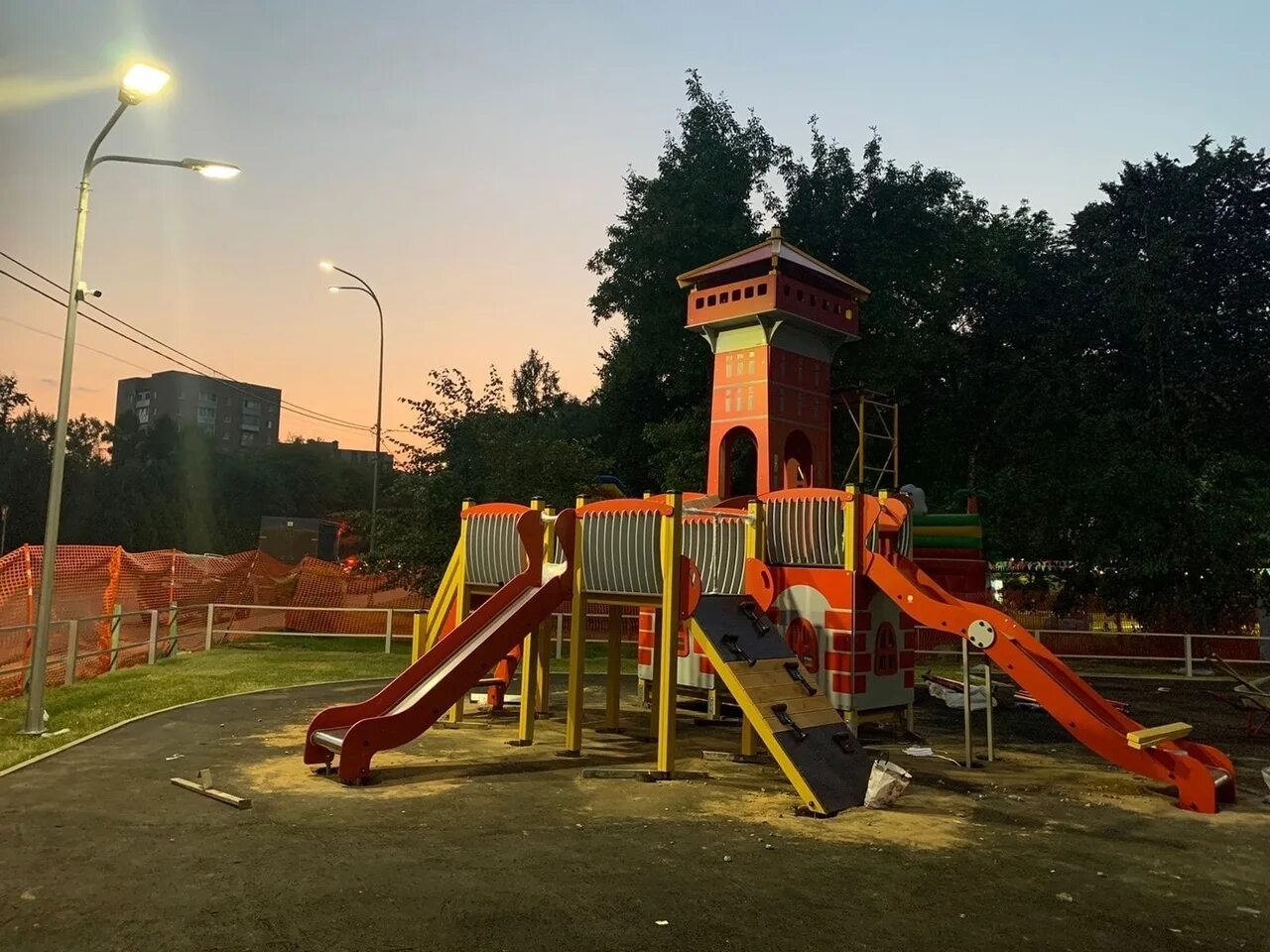 Маяк поселок муромский городок. Поселок зеленый волжский. Снт тюльпан волжский. Больничный городок волгоград. Детская площадка на набережной рыбинск.