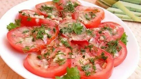 Помидоры с зеленью моркови