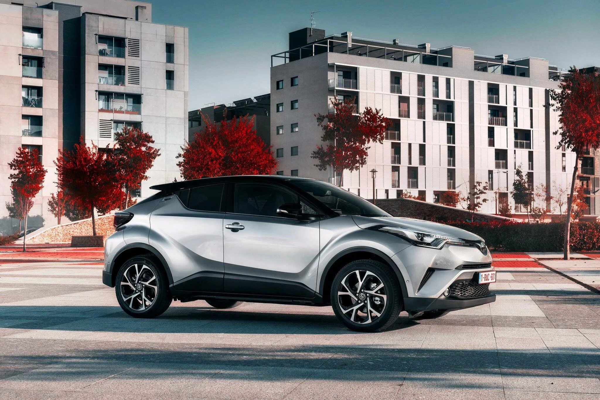 Toyota новые модели. Кроссовер Тойота Chr. Тойота маленький кроссовер Chr. Toyota паркетник Chr. Тойота кроссовер c-HR.