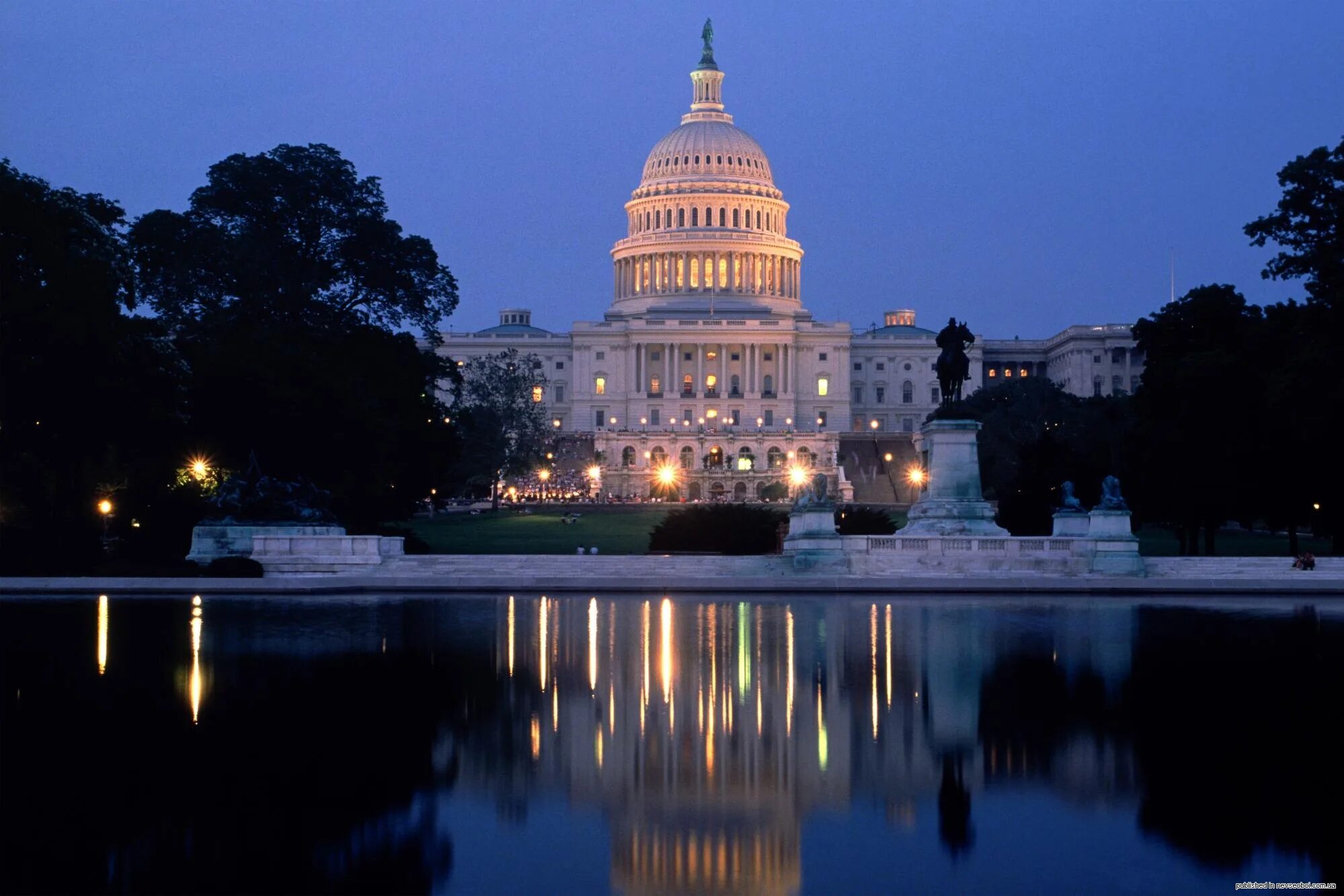 Capital of columbia. Капитолий США. Белый дом и Капитолий в Вашингтоне. Капитолий штата Вашингтон.