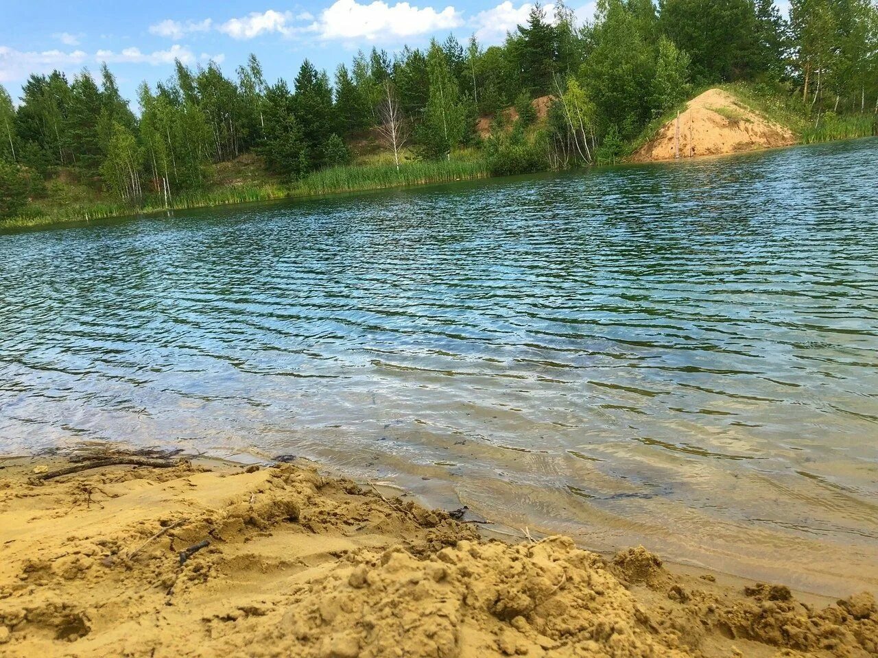 Голубое озеро курск в железногорске. Голубая лагуна железногорск. Голубая лагуна железногорск. Голубая лагуна железногорск курская область. Железногорск лагуна.