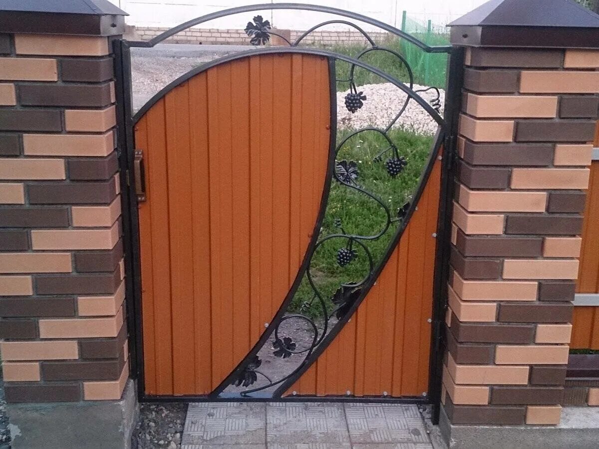 Через калитку
