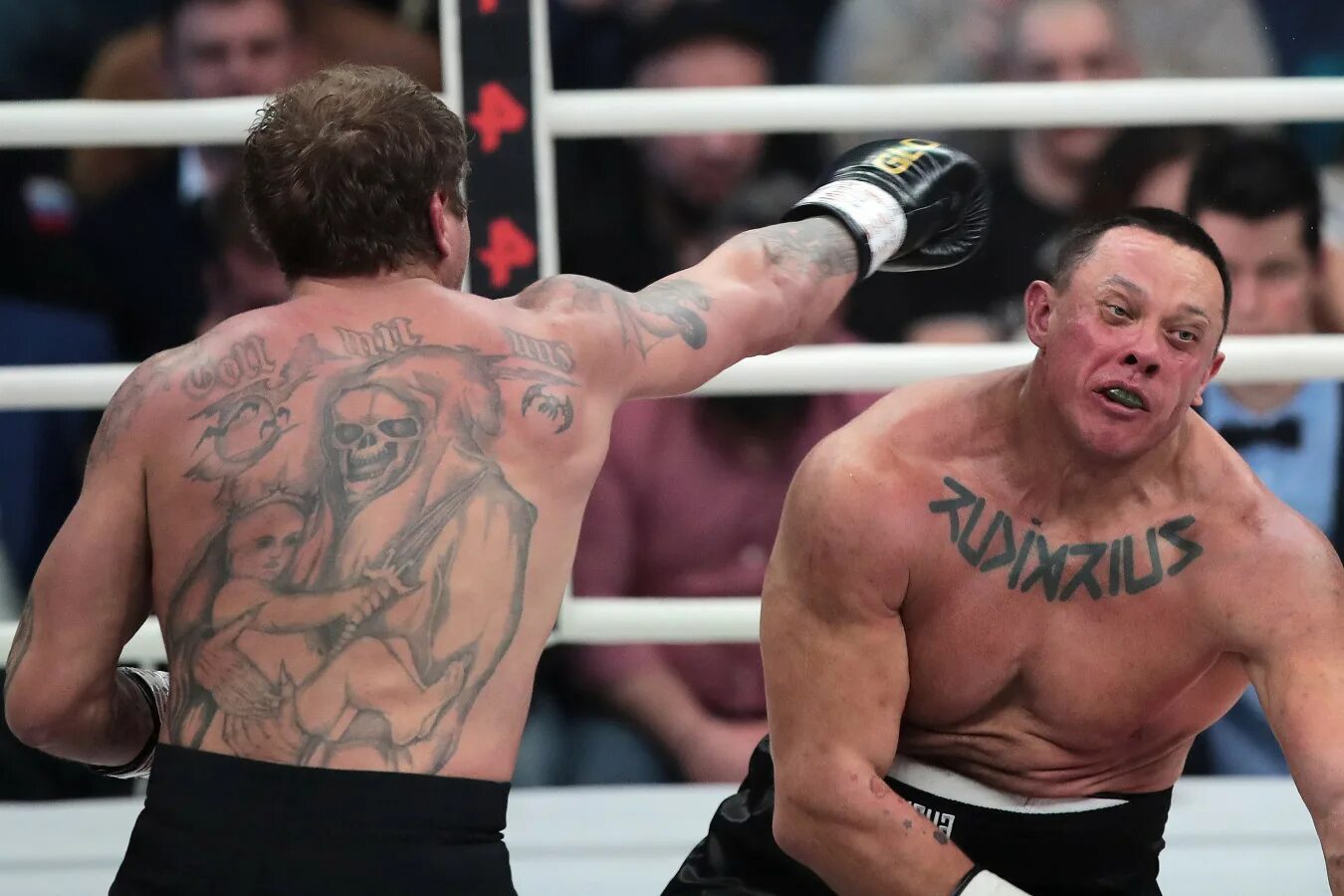 Бой александра емельяненко с кокляев. Ботан вызвал на бой. Очкарик армрестлер против качков. Райан бейдер и федор емельяненко бой. Ботан вызвал на бой.