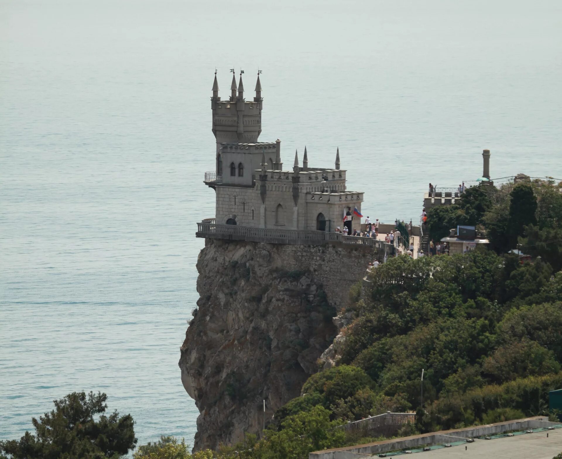 Ласточкино гнездо 7. Замок ласточкино гнездо в крыму. Ялта замок ласточкино гнездо внутри. Памятник ласточкино гнездо в крыму. Замок ласточкино гнездо в крыму.