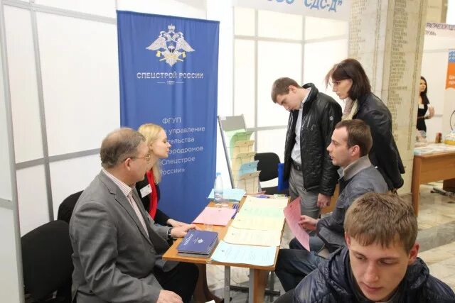 чел рф. роботы в россии. отраслевая структура занятости. рос занятость. безработица 1992.