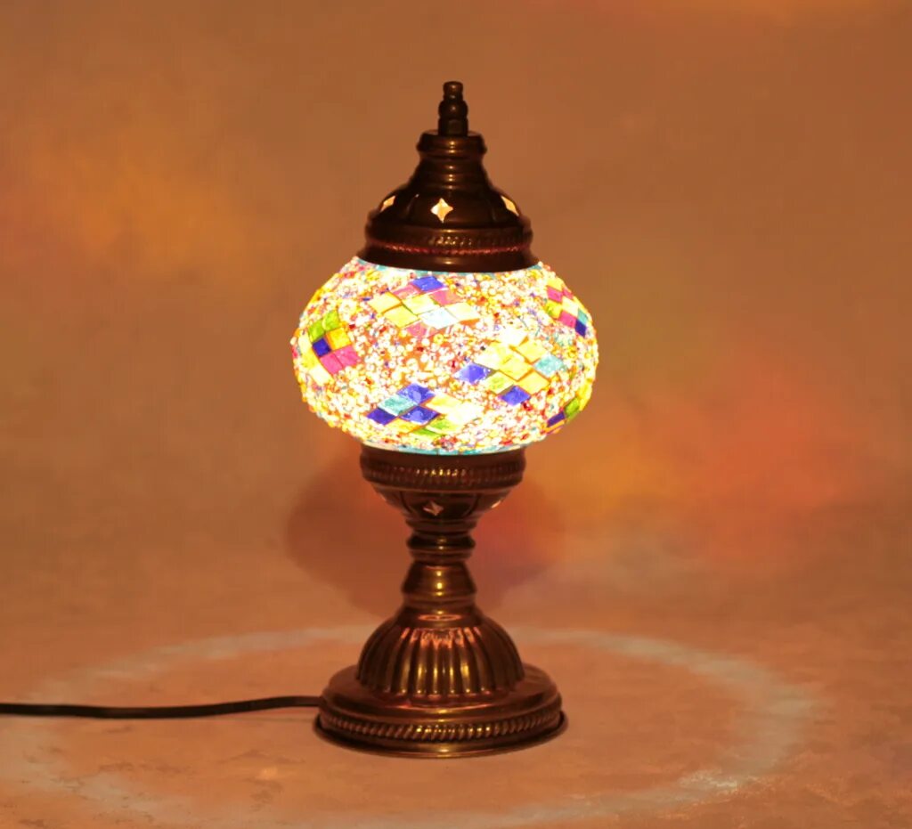 Лампы купить рязань. Турецкая мозаичная лампа. Турецкие лампы из цветного стекла. Лампы из цветного стекла. Настольная лампа из разноцветного стекла.