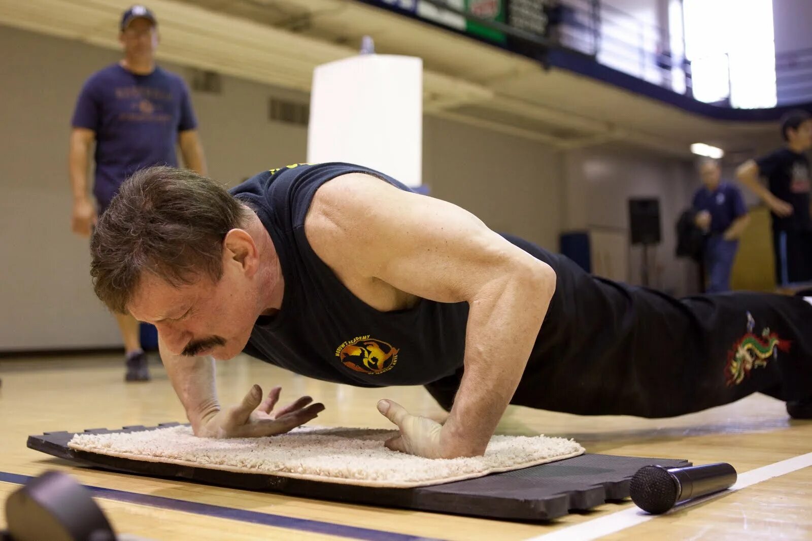 Тренировка 9. Упражнения поза счастливого ребенка. Тренировка 9. Hiit кардио. Растяжка чтобы не падать на ходу.