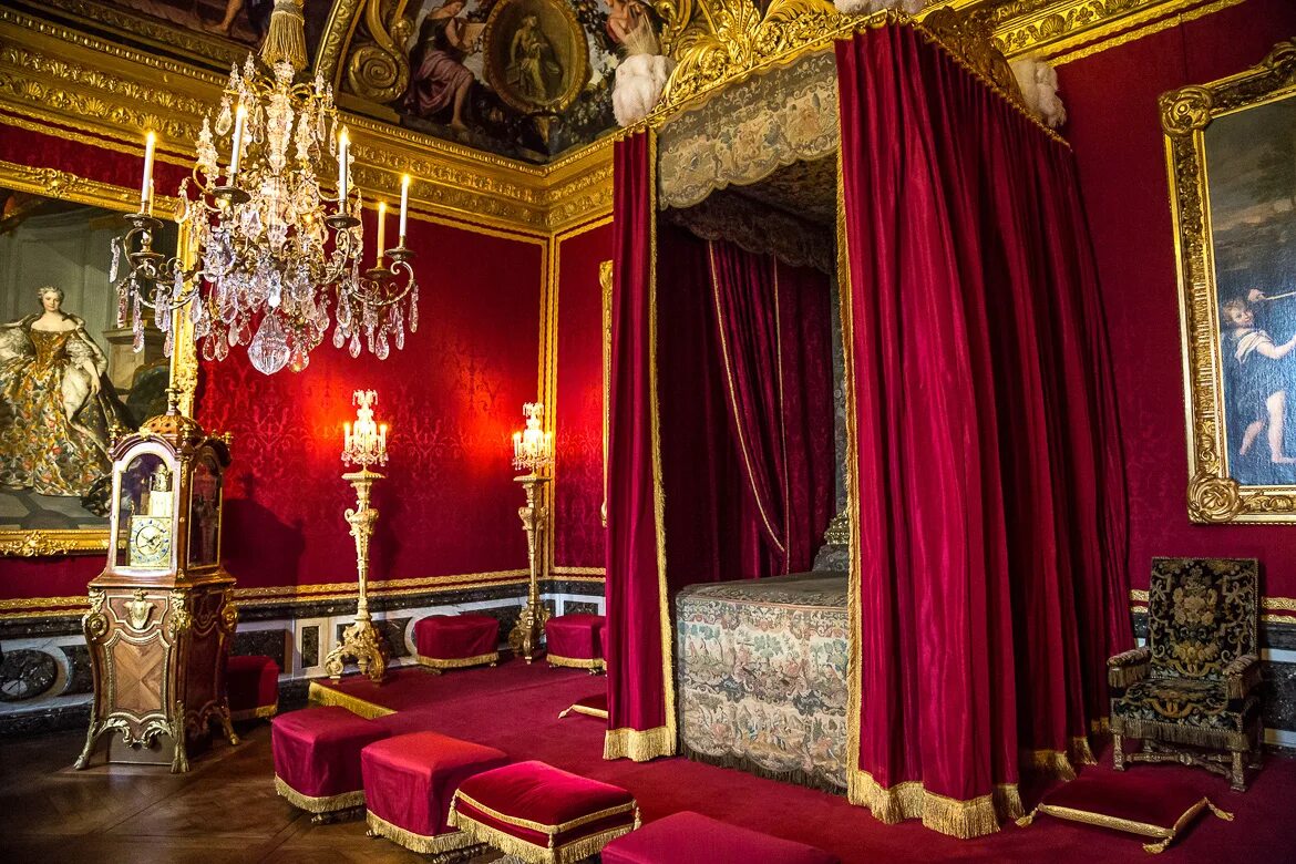 Версаль интерьер. Версальский дворец спальня короля. Королевская спальня Версальского дворца. Королевская спальня Версальского дворца Франция.