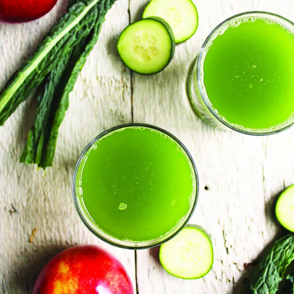Сельдерейно-яблочный смузи. Детокс смузи. Детокс зеленый. Зелёный смузи детокс. Зеленый смузи рецепты для блендера.
