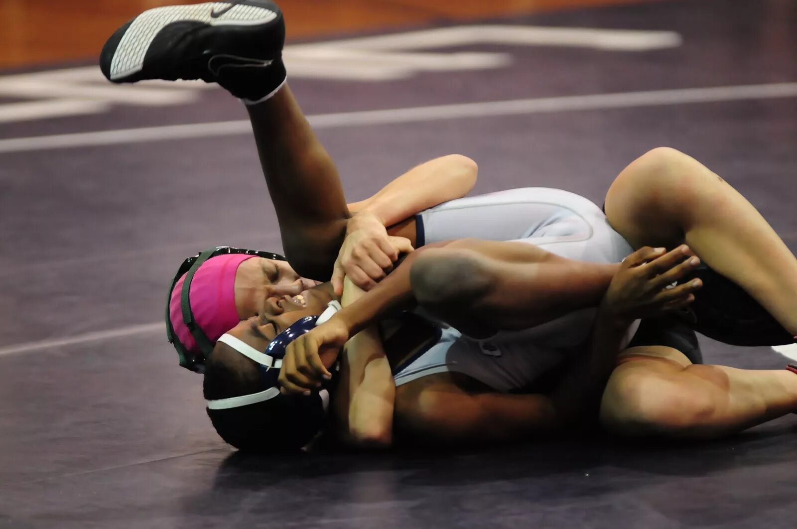 Африканская борьба женщины. Ролики большие женщины борьба. Женщины борцы. Ролики большие женщины борьба. Ролики большие женщины борьба.