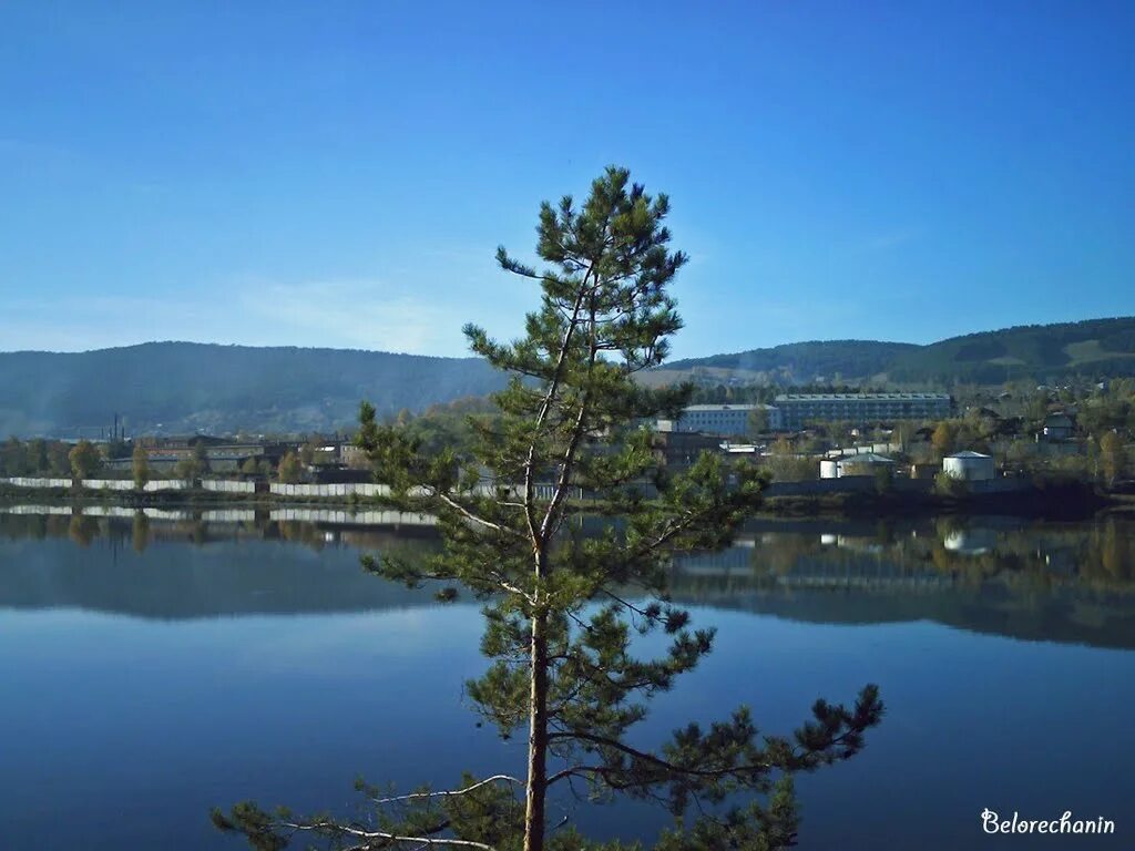 Белорецк вода. Пруд Белорецк. Водохранилище Белорецк. Пруд город Белорецк. Город Белорецк природа.