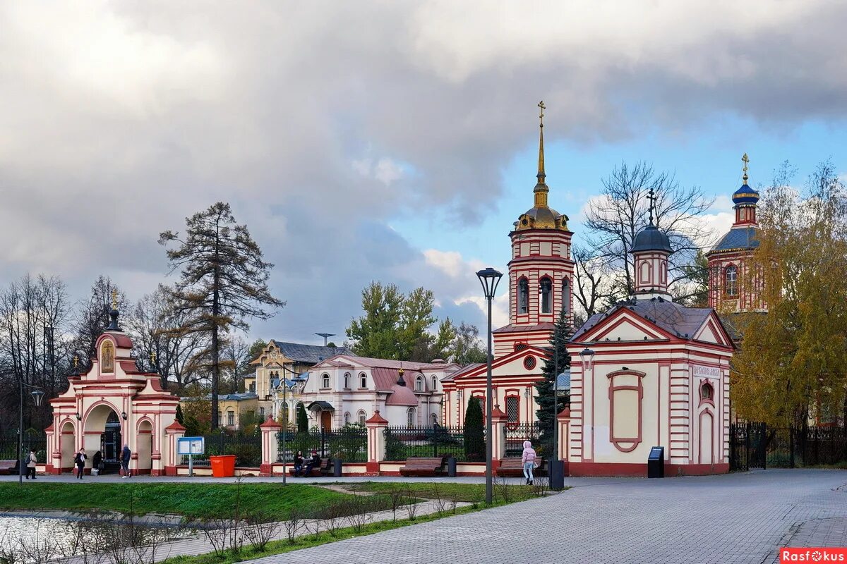 Крестовоздвиженский храм в алтуфьево. Алтуфьевская церковь алтуфьевское. Крестовоздвиженская церковь в алтуфьево. Храм воздвижения креста господня в воздвиженском. Крестовоздвиженский храм в алтуфьево.