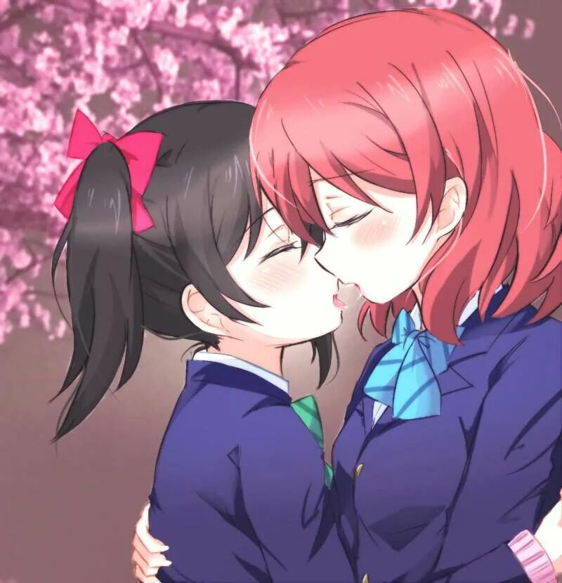 Inumaki x maki. Маки нишикино Юри. Маки и Нико Юри. Yazawa Nico x Nishikino Maki Юри. Нико Ядзава и маки нишикино.