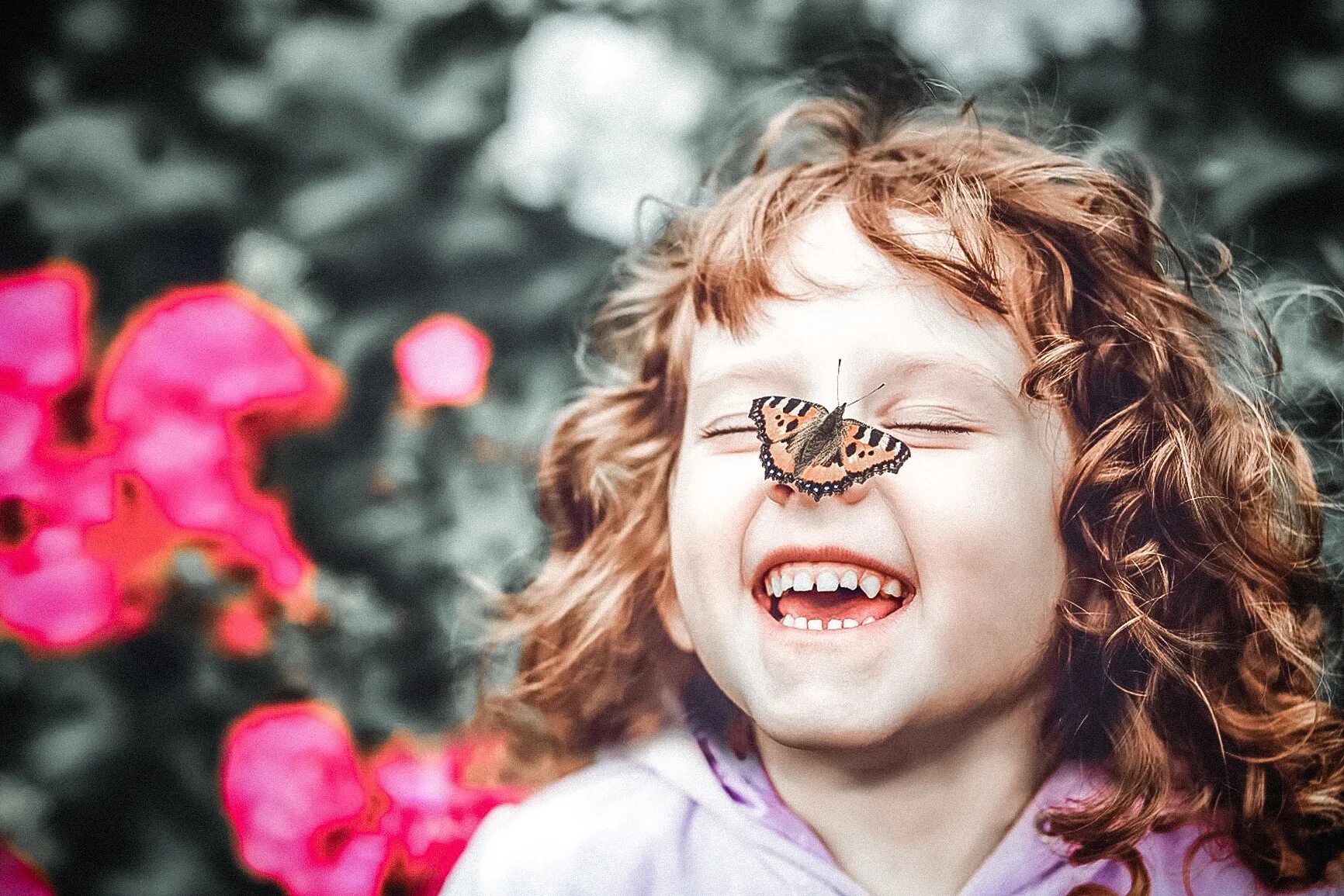 Удача улыбается. Дети с цветами. Солнце счастье радость. Солнце счастье. Удача улыбается.