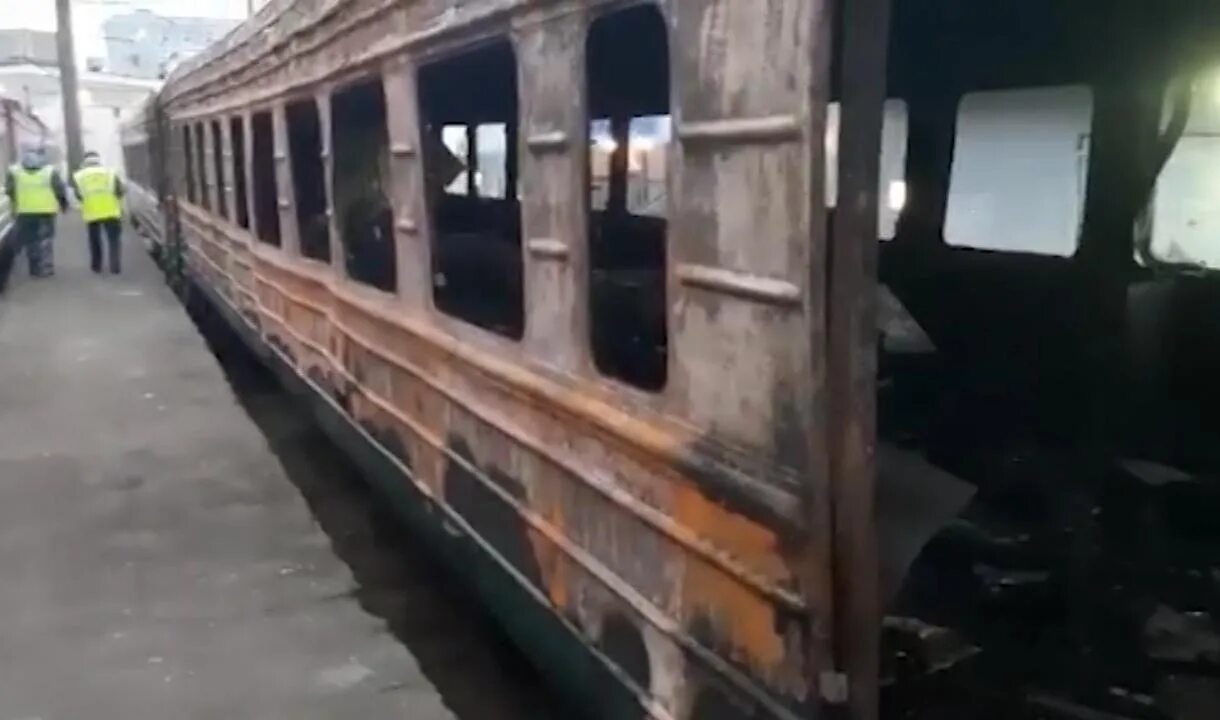 Пожар в электричке на левобережной. Пожар в электричке на левобережной. Поварово горит электричка. Вагон электрички. Сгоревший вагон метро.