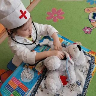 Дети играют в больничку