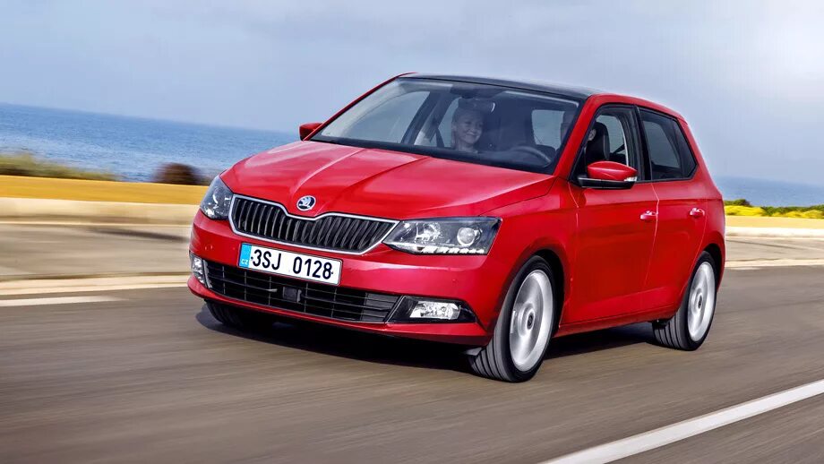 Шкода фабия лошадиные силы. Шкода фабия 2016г. skoda fabia 2016 г.. малолитражки шкода фабия. шкода фабия трехдверная.
