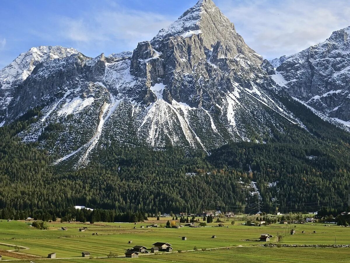 Гора Цугшпитце в Германии. Цугшпитце (Баварские Альпы). Цугшпитце Бавария. Пик Цугшпитце. Средняя высота гор альпы