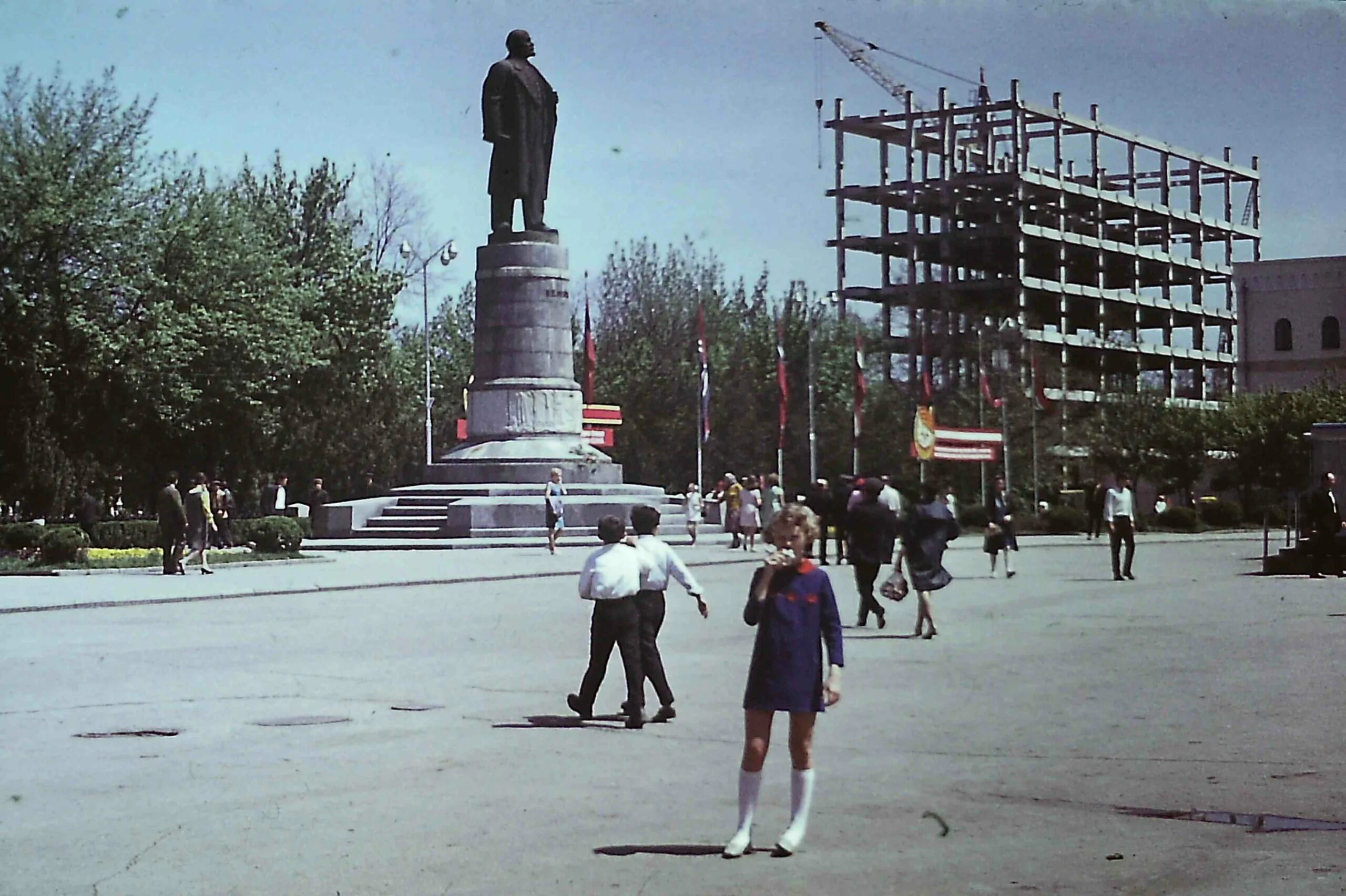 Чиасср это. Город Грозный в 80е. Грозный 80-е. Грозный площадь Ленина. Грозный 1980 год.