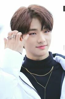 Какой цвет глаз у stray kids