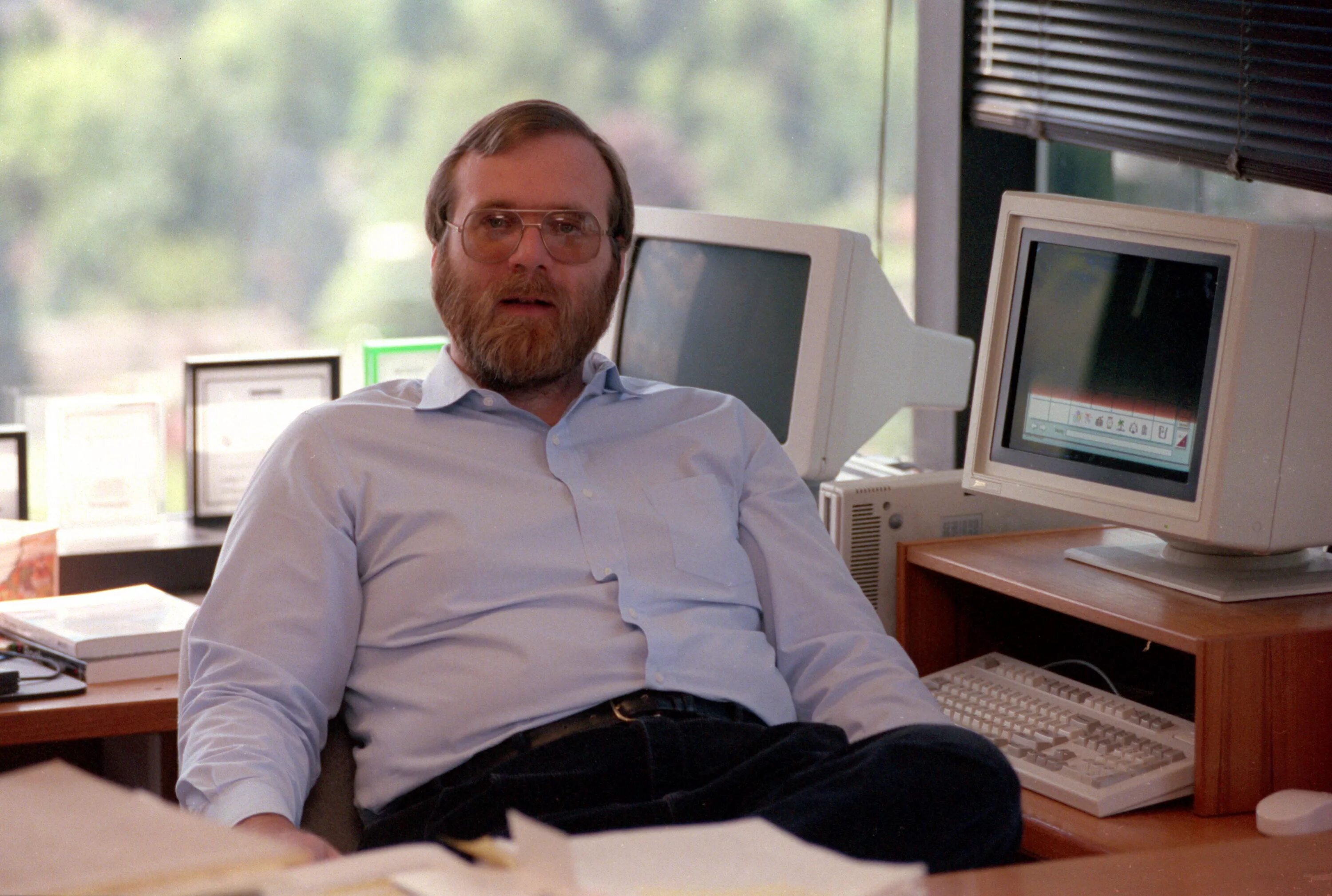 Билл гейтс и пол аллен 1975. Пол аллен microsoft. Пол аллен microsoft. Билл гейтс и пол аллен 1975. Виктор успасских жена.