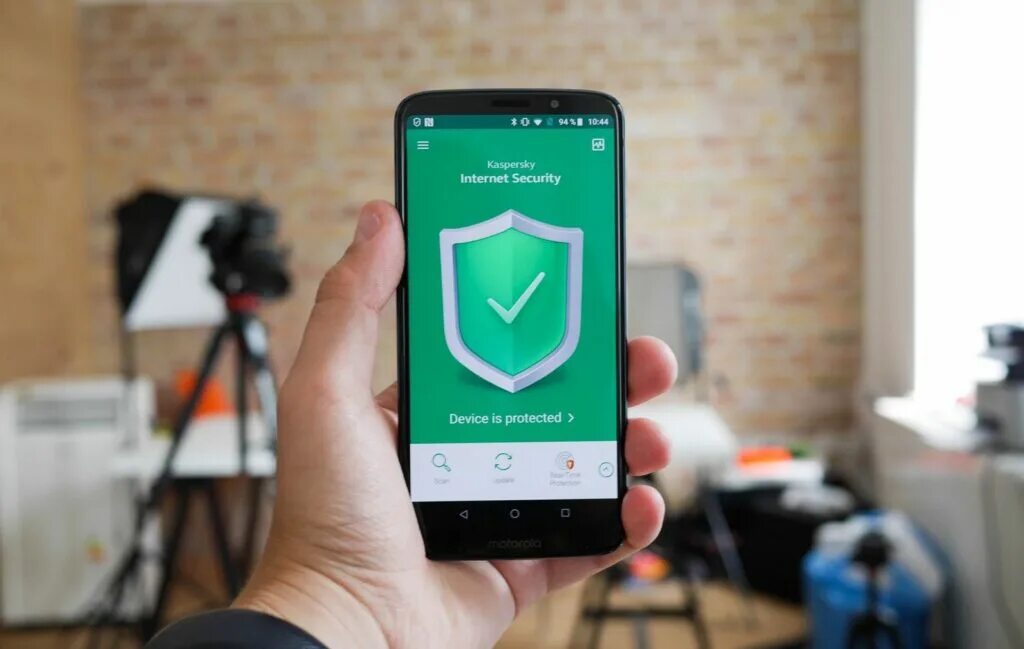 Internet security для android. Kaspersky Internet Security. Kaspersky gadget. Protect. Device protect лого.