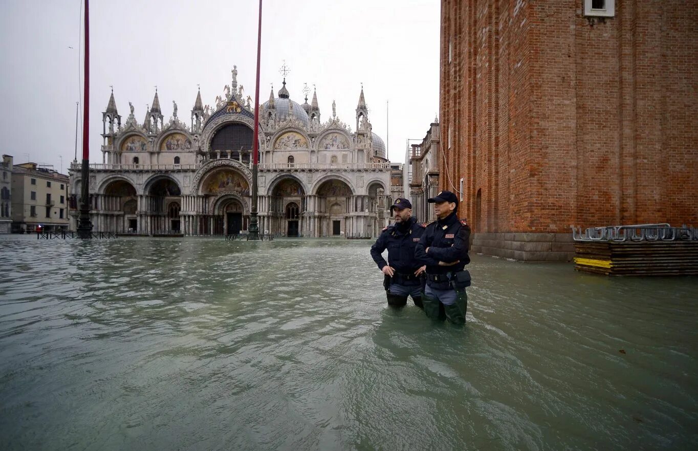 Почему венеция на воде