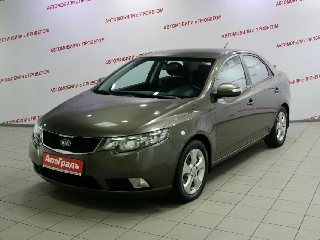 Kia Cerato в автосалоне Москвы. Автомобили с пробегом в Казани. Машины до 400000 рублей с пробегом. Автомобили с пробегом в Нижневартовске. Купить автомобиль до 400000 рублей