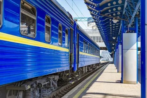 Поезд с синими вагонами