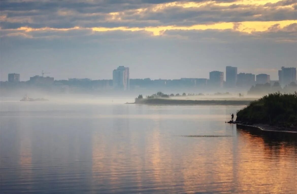 Кама с утра. Туман в Перми. Кама Пермь Сумерки. Утро на Каме. Пермь утро.