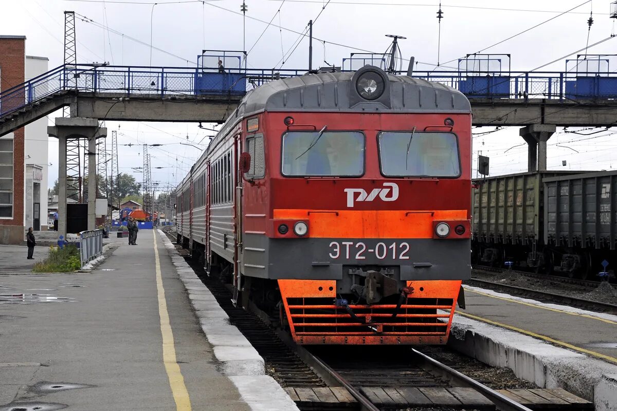 Нижний новгород метрополитен поезда. Электричка нижний новгород заволжье. Электричка эд9м. Эд4м спб. Электрички 1999.