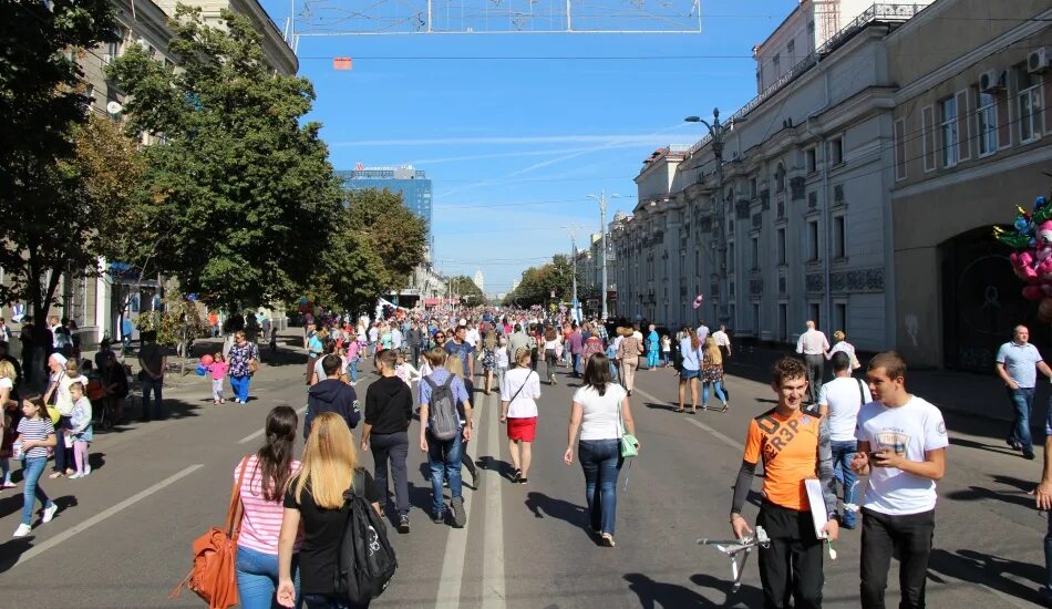 Пешеходная улица. Воронеж пешеходная улица. День города Воронеж. Воронеж центр.