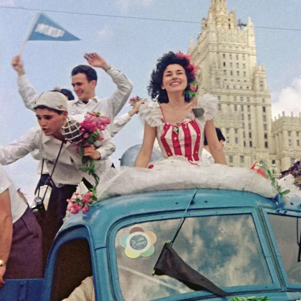 Молодежный фестиваль в москве 1957. Фестиваль молодежи в ссср 1957. фестиваль молодёжи в москве 1957. всемирный фестиваль молодёжи и студентов в москве 1957. московский фестиваль молодежи и студентов 1957 года:.