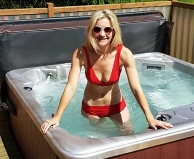 17. Helen Skelton sends fans wild in steamy hot tub snap. 