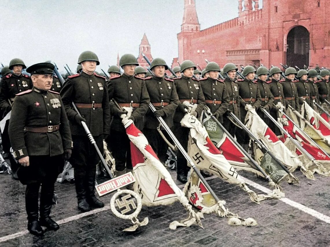 24 июня 1945 года на Красной площади был проведён первый Парад Победы