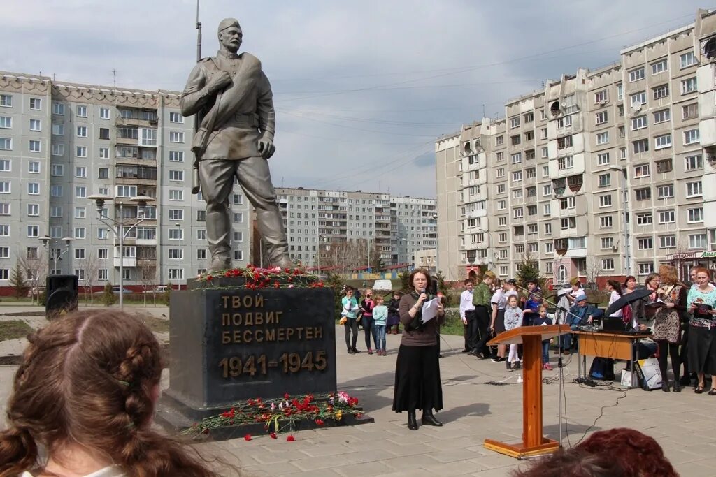 Памятник неизвестному солдату Новокузнецк Новоильинский район. Сквер 65 лет Победы Новокузнецк Новоильинский район. Новокузнецк Новоильинский район аллея неизвестного солдата. Памятники Новоильинского района.