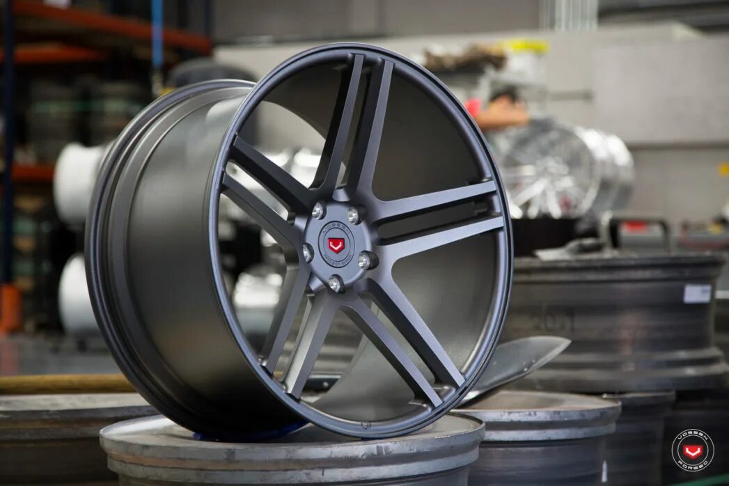 Диски vossen vps. Vossen r24. воссены 2025. диски vossen r17.