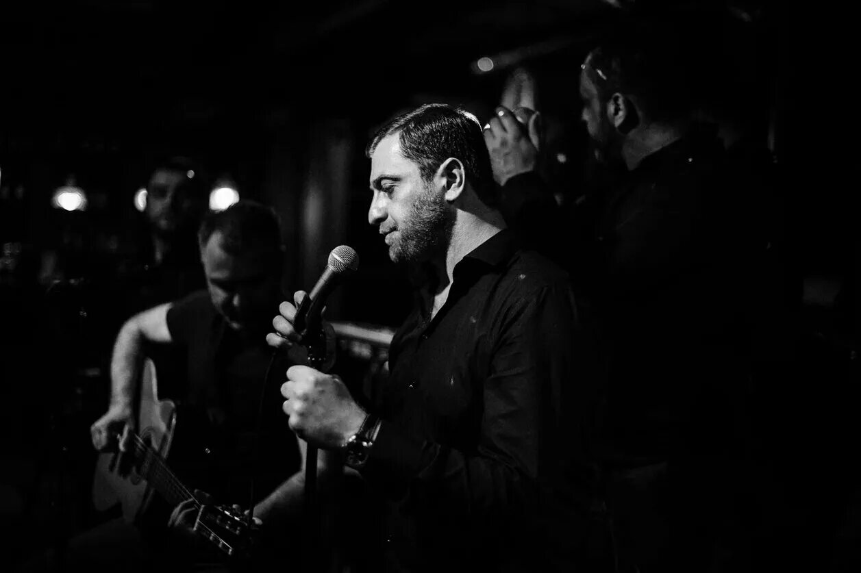 Солист группы бани грузия. Группа алиби грузинская группа. Браво метехи ансамбль. Грузинский ансамбль браво. Nikos band грузинская группа состав.