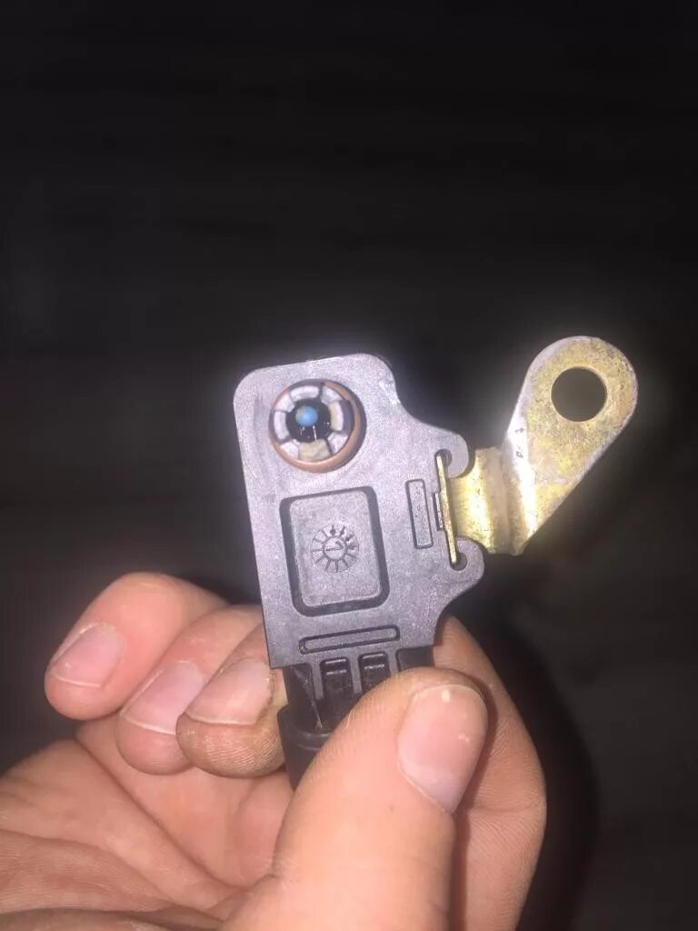 Датчик не обновляется. Задымился датчик уровня омывающей жидкости на ситроен с5 2002 года. Датчик скорости автомобиля 3s ge. Датчик скорости калдина 190 3s. Датчик не обновляется.