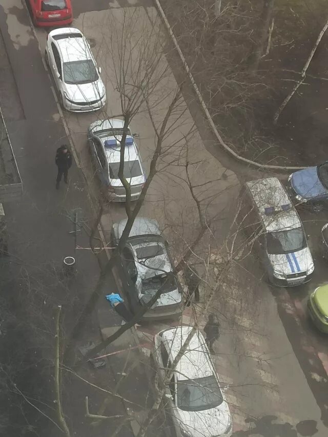 Девушка прыгнула из окна. Выпрыгнула из окна в москве сегодня. Выпрыгнула из окна в москве сегодня. Мужчина выпал из окна в москве сегодня. Парень выпрыгнул из окна.