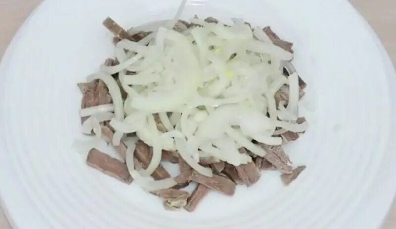 Мужской салат с луком рецепт