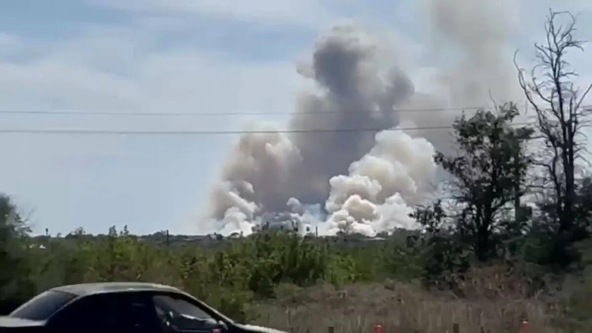 Пожар в новофедоровке. Новофедоровка аэродром взрыв. Взрывы в Крыму 9 августа 2022. Крым Новофедоровка взрыв. Крымский аэропорт взорвали.