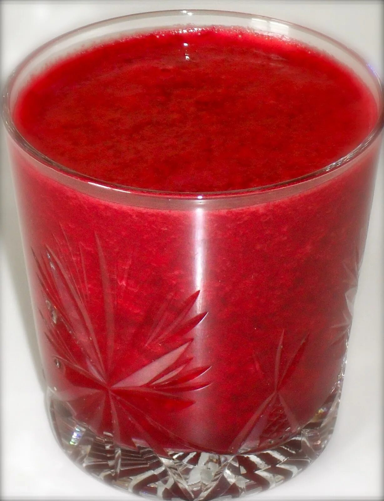 Pepper juice. Красный напиток. Коктейль из свеклы. Витаминный коктейль. Красный коктейль.