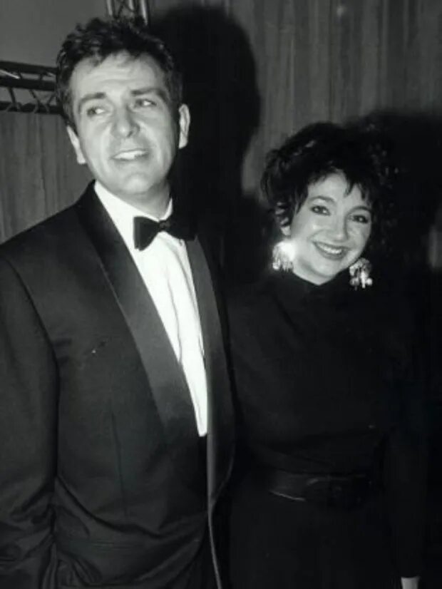 Peter gabriel kate bush don't give up. Кейт буш и питер габриэль. Gabriel kate bush. Питер гэбриэл и кейт буш don't give up. Миб флинн и питер гэбриэл.